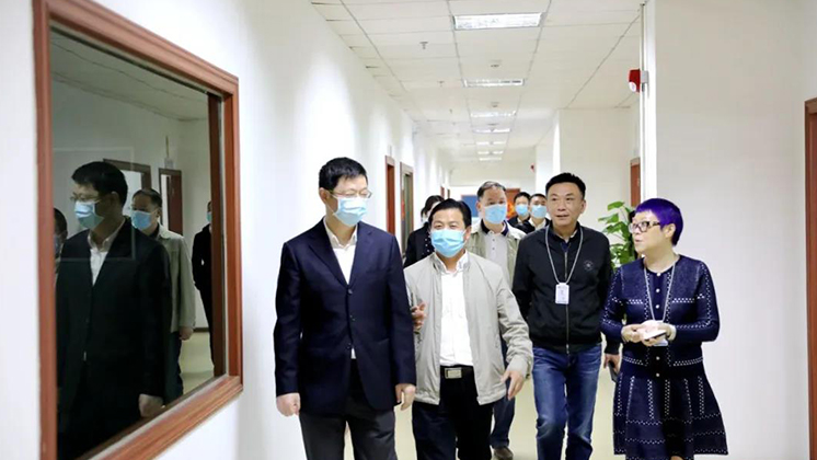 省政府口岸辦副主任、省商務(wù)廳口岸處處長羅專一行蒞臨炬神電子開展聯(lián)點服務(wù)工作