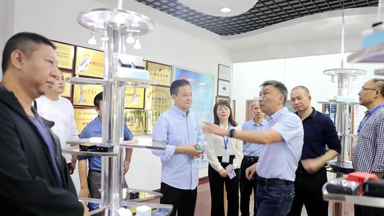 市政協(xié)副主席、九三學社郴州市委主委潘執(zhí)坤一行調研炬神電子