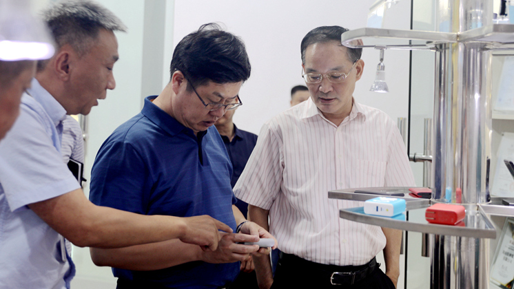 市委常委、副市長徐懷好走訪炬神電子 ：全力、熱情、周到提供服務