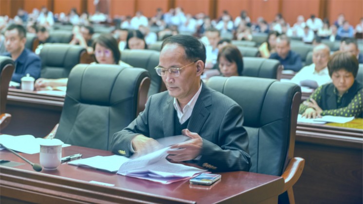 湖南炬神電子榮獲“新郴州貢獻(xiàn)獎(jiǎng)”，董事長楊譓鵬作代表發(fā)言